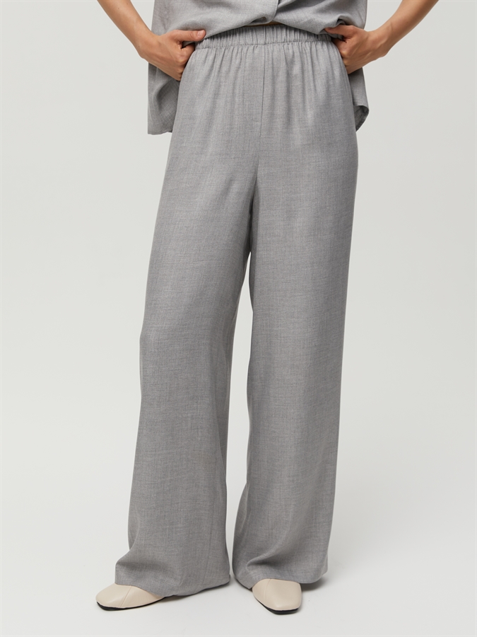 Прямые женские брюки серого цвета из льна и вискозы COSHENE