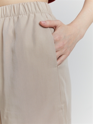 Бежевые женские шорты на резинке от COSHENE, удобные карманы