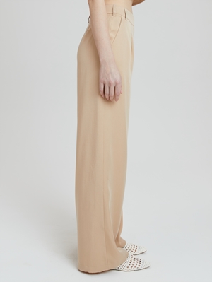 Женские брюки с заниженной талией из лиоцелла COSHENE, бежевый цвет, вид сбоку