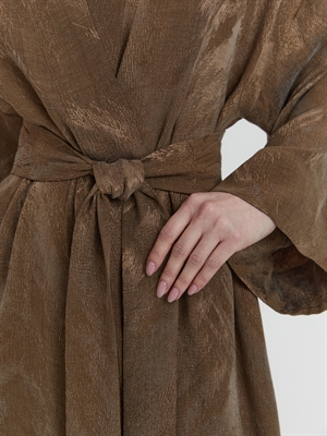 Детали шоколадного халата COSHENE рукав и пояс