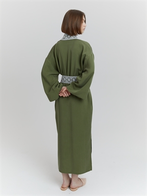 Зеленый халат COSHENE вид сзади и пояс