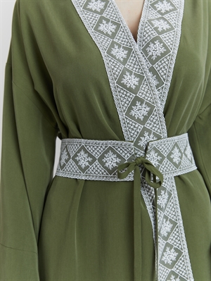 Зеленый халат COSHENE, орнамент, V-образный вырез, пояс