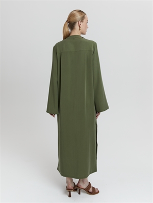 Прямое платье из лиоцелла, зеленого цвета, вид сзади