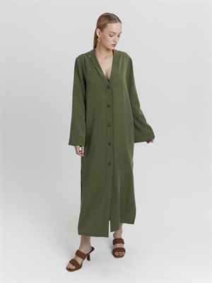 Платье из лиоцелла прямого кроя, зеленого цвета, вид сбоку