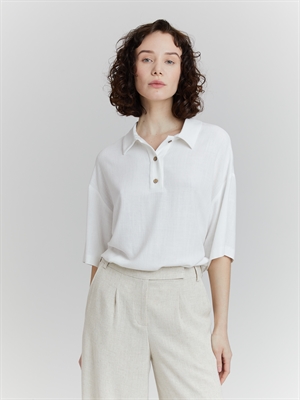 Белая льняная футболка поло COSHENE - вид спереди