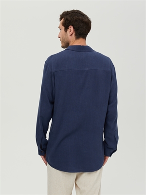 Стильная мужская рубашка из льна COSHENE - вид сзади