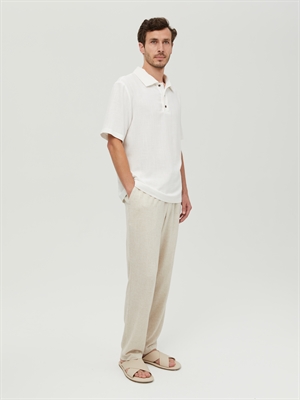 Белое поло мужское COSHENE, вид сбоку, модная летняя одежда