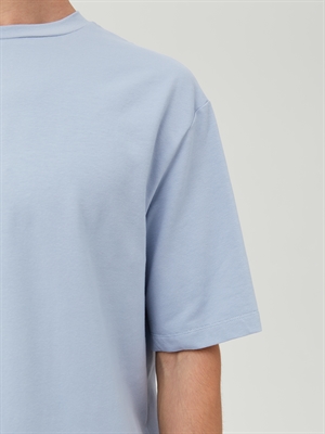 Мужская базовая футболка COSHENE, голубая, крупный план ткани и швов